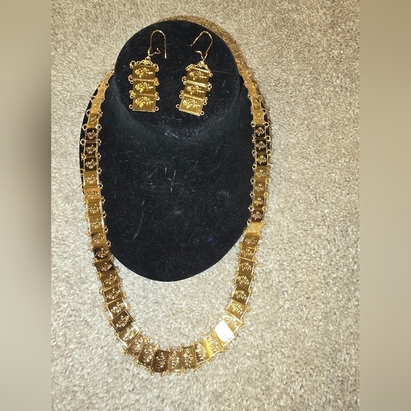 21kgp Dubai Jewelry Elegant Gold Necklace and Earring Set - Picture 2 of 8